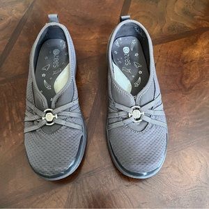 Bzees Slip-On NICHE Grey 7W